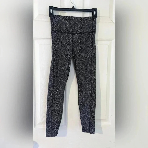 Athleta Leggings Womens XS Tight Black Lightning Static Workout Yoga Pocket - Picture 1 of 6